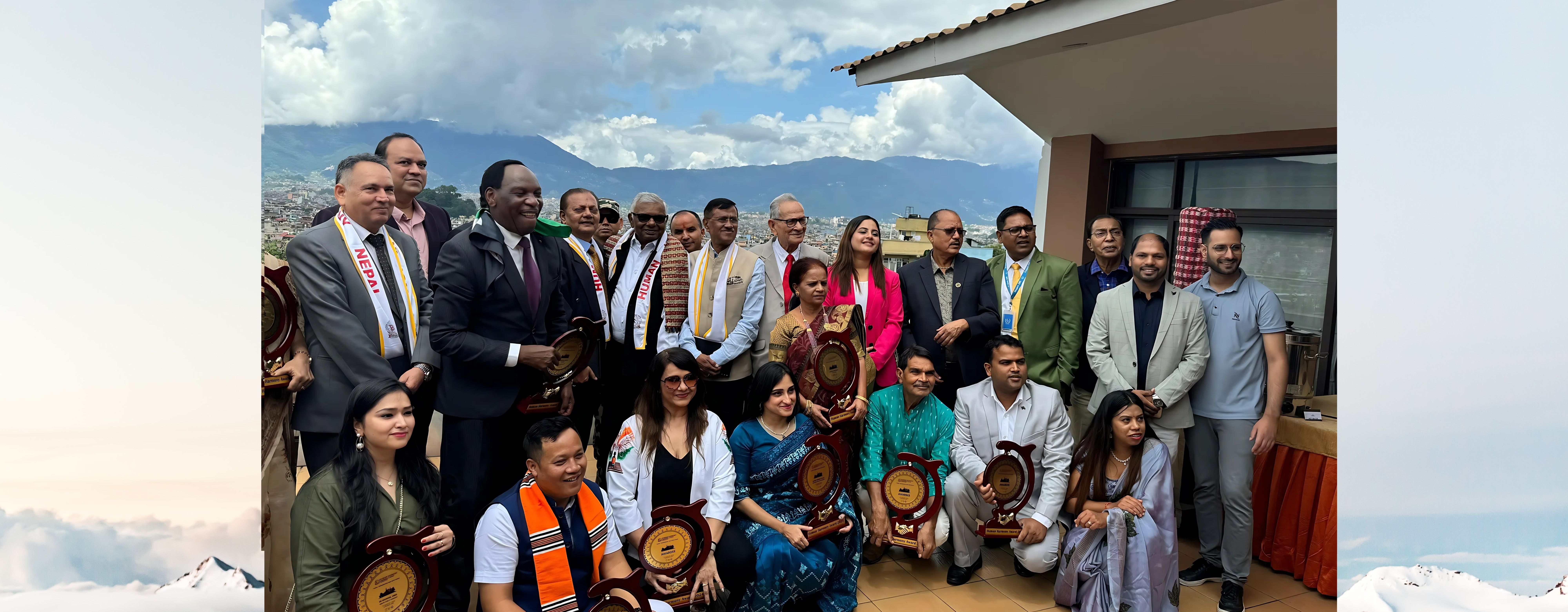 Group Photo of Guest & Awardees on the occasion of the conference organized by SDSC Nepal on ‘Gender Equality and Economic Growth through Cross-Border Relations & Foreign Investment